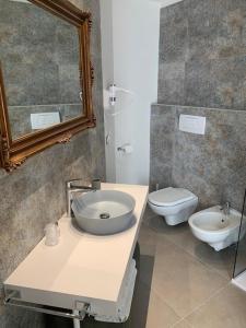 Koupelna v ubytování Lolli Palace Hotel