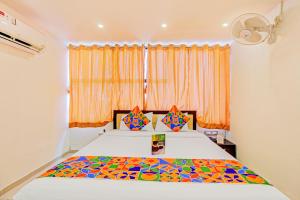 Cama o camas de una habitación en FabHotel Renuka Executive