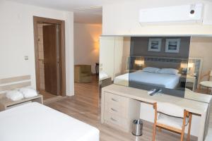 Postel nebo postele na pokoji v ubytování Pam Thermal Hotel Clinic & Spa