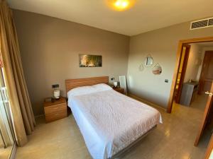 Posteľ alebo postele v izbe v ubytovaní Golden Beach 205