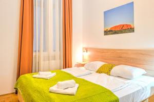 Posteľ alebo postele v izbe v ubytovaní Central Apartments