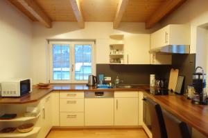 Η κουζίνα ή μικρή κουζίνα στο Ferienwohnung Mader