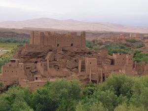an old building on top of a mountain at Maison d'hôtes IZZA in El Kelaa des Mgouna