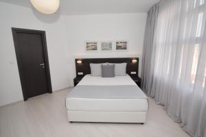 A bed or beds in a room at International Atene hotel