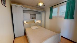 Ein Bett oder Betten in einem Zimmer der Unterkunft Maison de vacances proche du Port