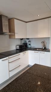 מטבח או מטבחון ב-Beautiful and modern Apartment in North London