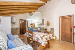 a kitchen and dining room with a table and chairs at Molino de Lucero, casa rural in Teba