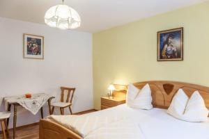 Postel nebo postele na pokoji v ubytování Gästehaus Gisela 2