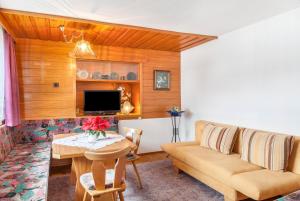 TV a/nebo společenská místnost v ubytování Gästehaus Gisela 2