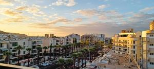 Nespecifikovaný výhled na destinaci Playa de las Americas nebo výhled na město při pohledu z apartmánu