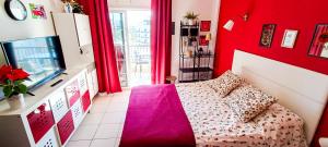 Postel nebo postele na pokoji v ubytování Cozy Studio Las Americas