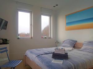 Een bed of bedden in een kamer bij Kaap Hoorn Club Bed en Breakfast