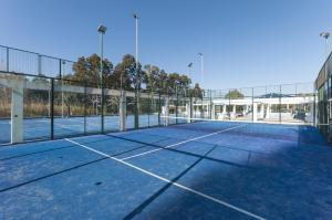 Tennis and/or squash facilities at Alejandrita or nearby