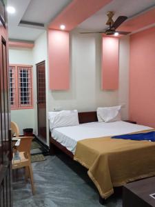 Postel nebo postele na pokoji v ubytování RR Residency + 5 fotografií
