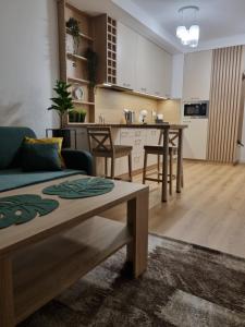 Kuchyňa alebo kuchynka v ubytovaní Apartament Słoneczny -Ściegiennego (garaż, centrum) + 22 fotografií