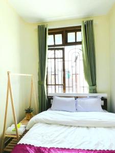 Postel nebo postele na pokoji v ubytování Homestay VICTORY