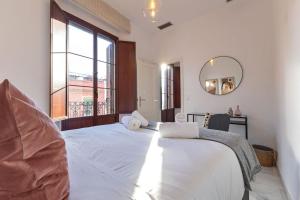 A bed or beds in a room at Mata Alameda Skyview by Valcambre