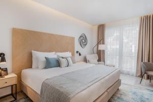 Lazure Hotel & Marina客房内的一张或多张床位