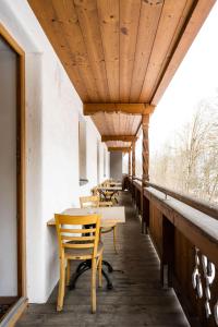 Un restaurante o sitio para comer en Apartment Neuhäusl