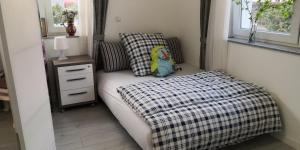 מיטה או מיטות בחדר ב-Traumhafte Ferienwohnung mit drei Schlafzimmer