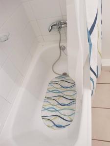 a bath tub with a towel hanging from a faucet at Depto con internet y tv cable in Ovalle