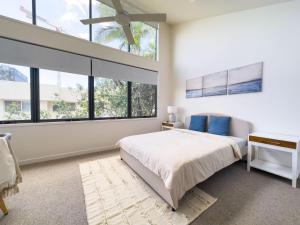Ένα ή περισσότερα κρεβάτια σε δωμάτιο στο Unique Kirra townhouse
