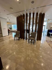 Uma área de estar em Gloria Hotel & Suites Doha