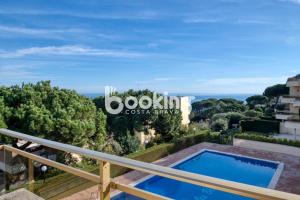 The swimming pool at or close to Les brises 2 Apartament per 4 persones amb vistes a la badia de S'Agaró