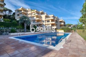 The swimming pool at or close to Les brises 2 Apartament per 4 persones amb vistes a la badia de S'Agaró