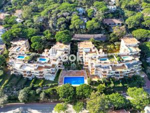 The swimming pool at or close to Les brises 2 Apartament per 4 persones amb vistes a la badia de S'Agaró