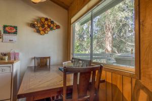 Fotografie z fotogalerie ubytování The Treehouse v destinaci Lake Arrowhead + 18 fotografií