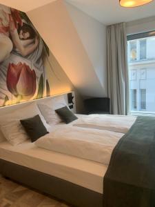 Un pat sau paturi într-o cameră la ART-INN Design Self-Check-in-Hotel