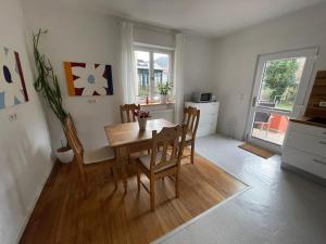 a kitchen and dining room with a table and chairs at Ferienwohnung Bett & Burg in Wertheim