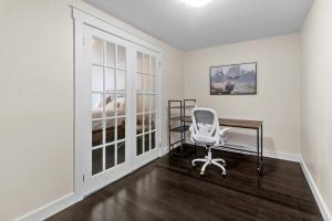 a office with a desk and a chair in a room at Beautiful & Cozy DT Home With PingPong Table in St. John's