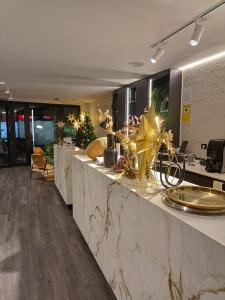 a kitchen with a marble counter top with christmas decorations at Seijo in Villalba