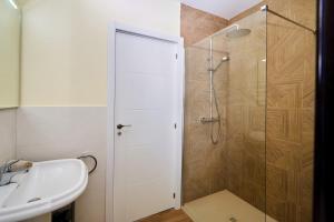 Łazienka w obiekcie Villa Cantium - LH101 By Villas Now Ltd