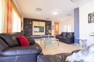 Posedenie v ubytovaní Villa with private pool and magnificent views