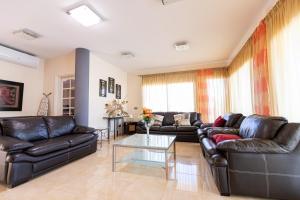 Posedenie v ubytovaní Villa with private pool and magnificent views