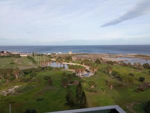 vistas aéreas al océano y a la playa en OceanView Apartment, en La Manga del Mar Menor