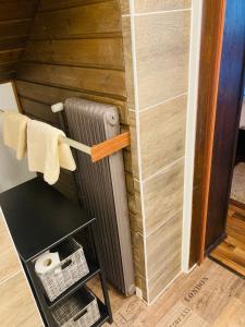 a radiator in a room with a table and towels at Almhütte zwei Welten in Obervellach