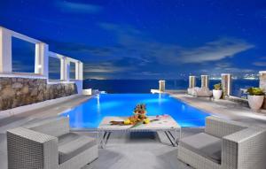 Basen w obiekcie Luxurious Villa in Mykonos with Pool lub w pobliżu