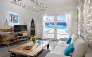 Basen w obiekcie Luxurious Villa in Mykonos with Pool lub w pobliżu