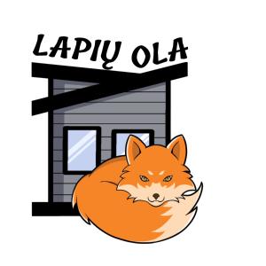 烏特納的住宿－Lapių Ola，一只卡通橙狐狸睡在图书馆前