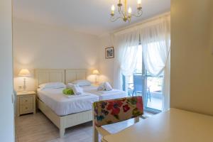 A bed or beds in a room at Oniro Luxury Villas
