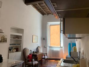 Kuchyň nebo kuchyňský kout v ubytování Eagle Rooms