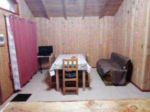 Et tv og/eller underholdning på Cabaña “El Radal”. Sector Carewe, Licán Ray