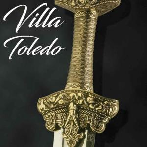 - une bouteille de totoria avec une poignée d'or dans l'établissement Villa Toledo, à Pretoria
