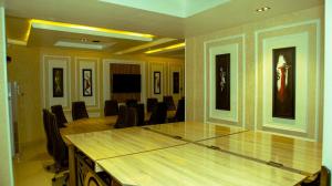 a conference room with a large table and chairs at TN MAX LUXURY HOME in Enugu