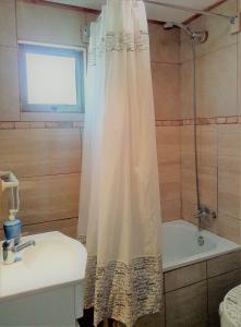 Phòng tắm tại Cabañas Paraíso