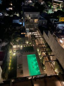 an overhead view of a swimming pool at night at Metropolitan Highline Apartments in Buenos Aires